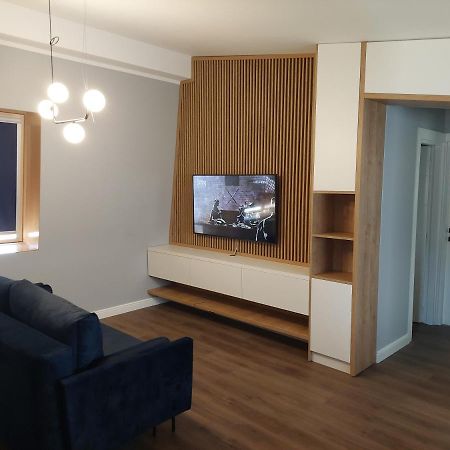 Lovely Apartment Ioana Târgu Neamț Exteriör bild