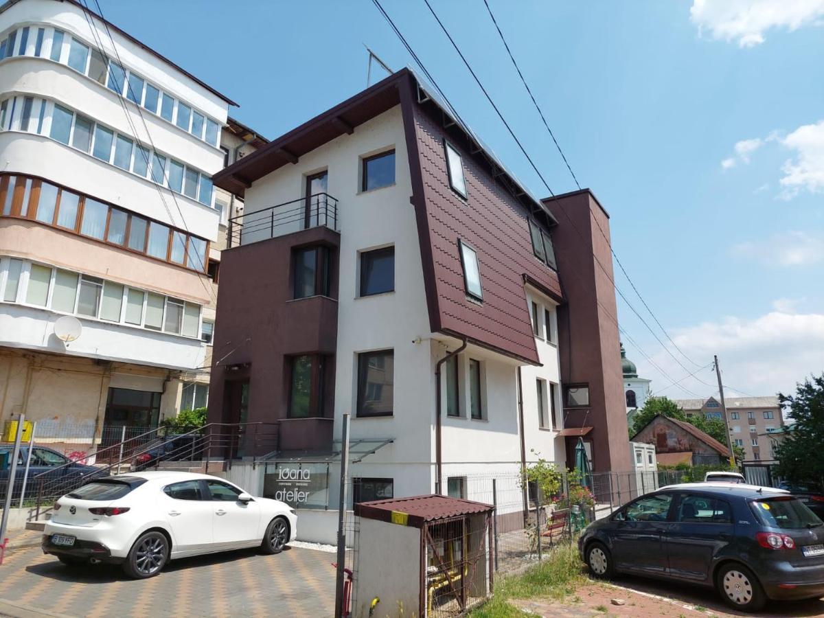Lovely Apartment Ioana Târgu Neamț Exteriör bild